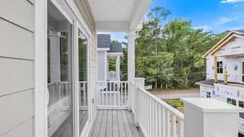 House, Multiple Beds (Boardwalk Bliss-3 Blocks to Ocean-Pet) | Property grounds