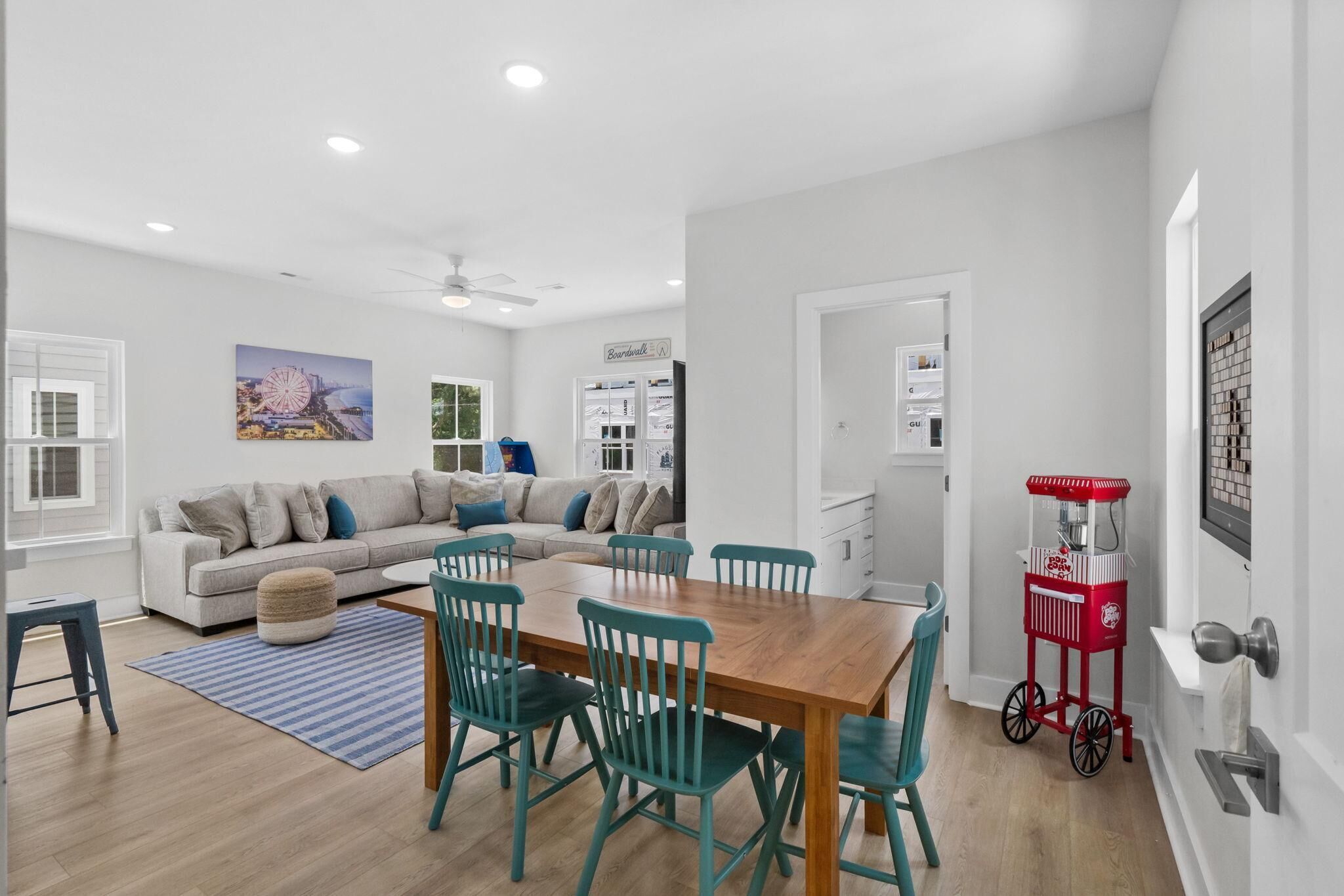 Casa, varias camas (Boardwalk Bliss-2.5 Blocks to Ocean-P) | Interior