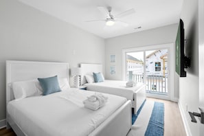 Hus, flere senger (Boardwalk Bliss-3 Blocks to Ocean-Pet) | 4 soverom