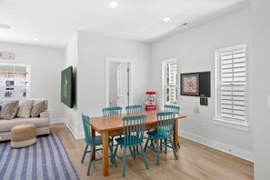Hus, flere senger (Boardwalk Bliss-3 Blocks to Ocean-Pet) | Spiseområde