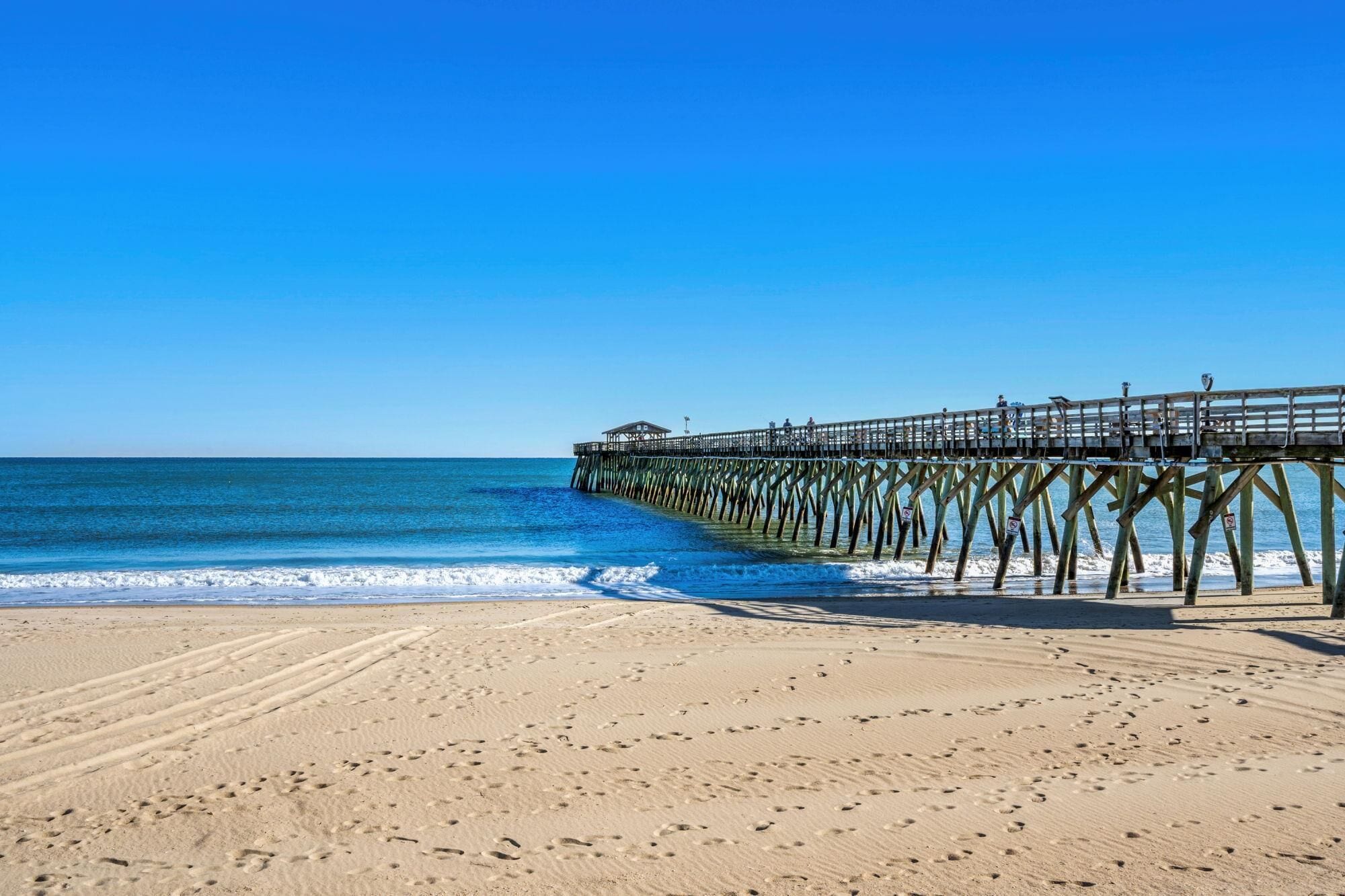 Casa, varias camas (Swell House-2.5 Blocks to Ocean-Pet F) | Playa