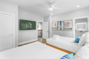 House, Multiple Beds (Swell House-2.5 Blocks to Ocean-Pet F) - Swell House-2.5 Blocks to Ocean-pet Friendly (Myrtle Beach)