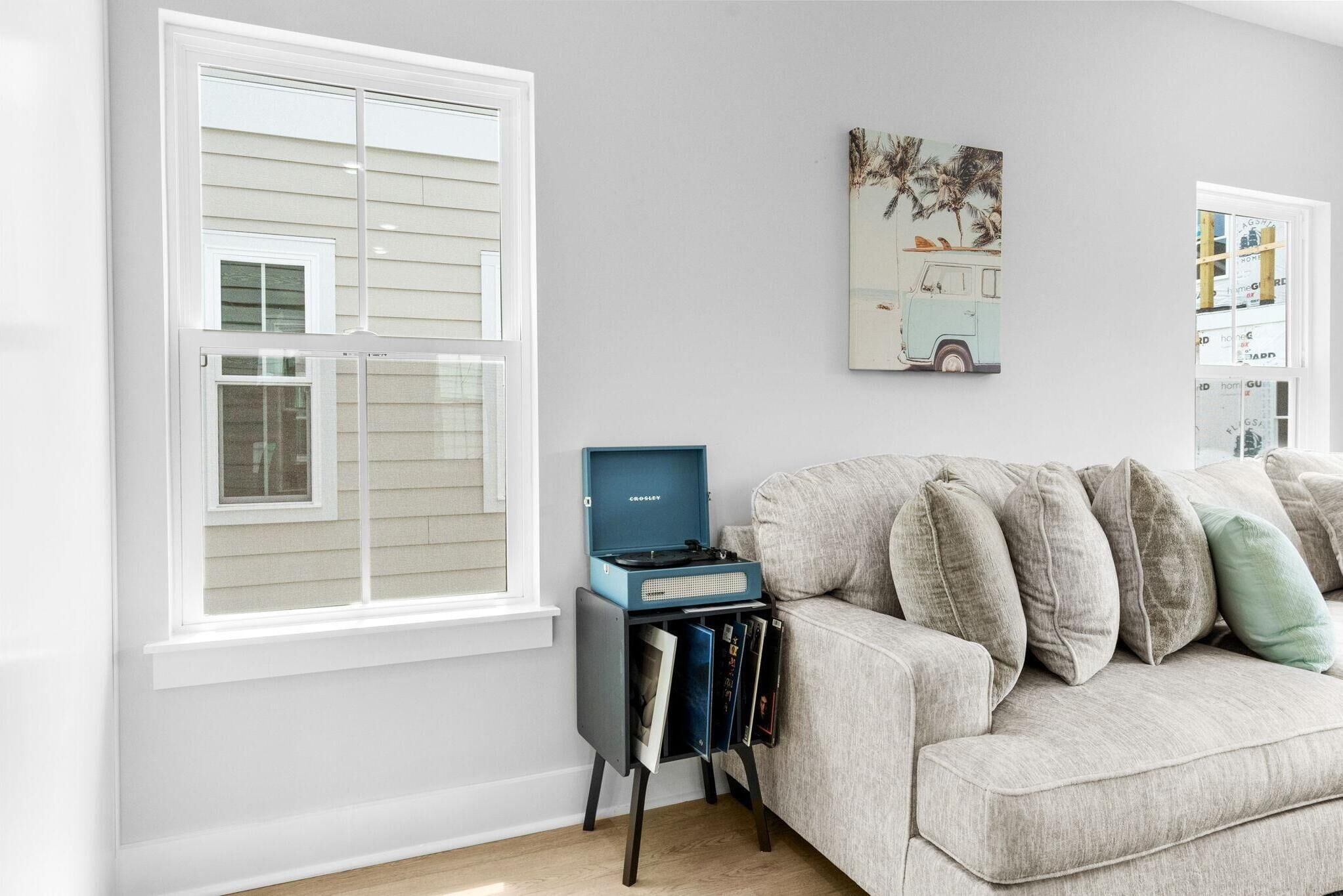Casa, varias camas (Swell House-2.5 Blocks to Ocean-Pet F) | Área de sala de estar