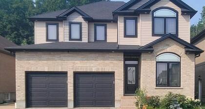 The Ingersoll Hideaway-Close to 401 and amenities