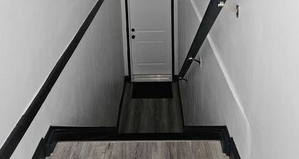 The Ingersoll Hideaway-Close to 401 and amenities