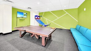 Games room - Upstay Tropical Style Family Condo w Pool (Winter Garden)