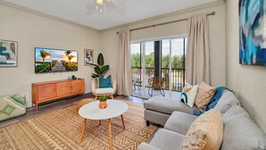 TV - Upstay Tropical Style Family Condo w Pool (Winter Garden)