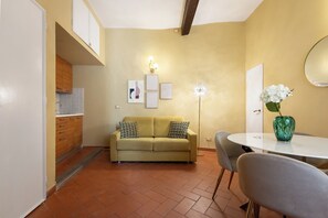 Living area - Vrbo Property (Firenze)