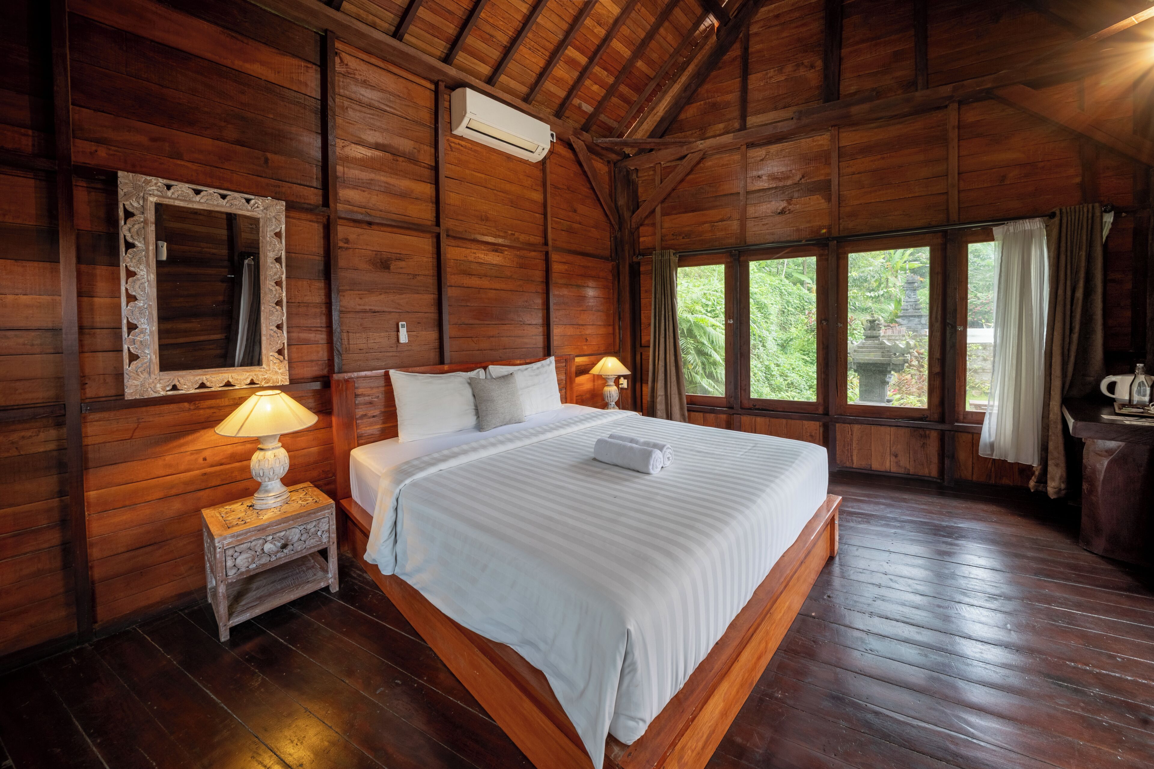 Deluxe Room | Desk, free WiFi