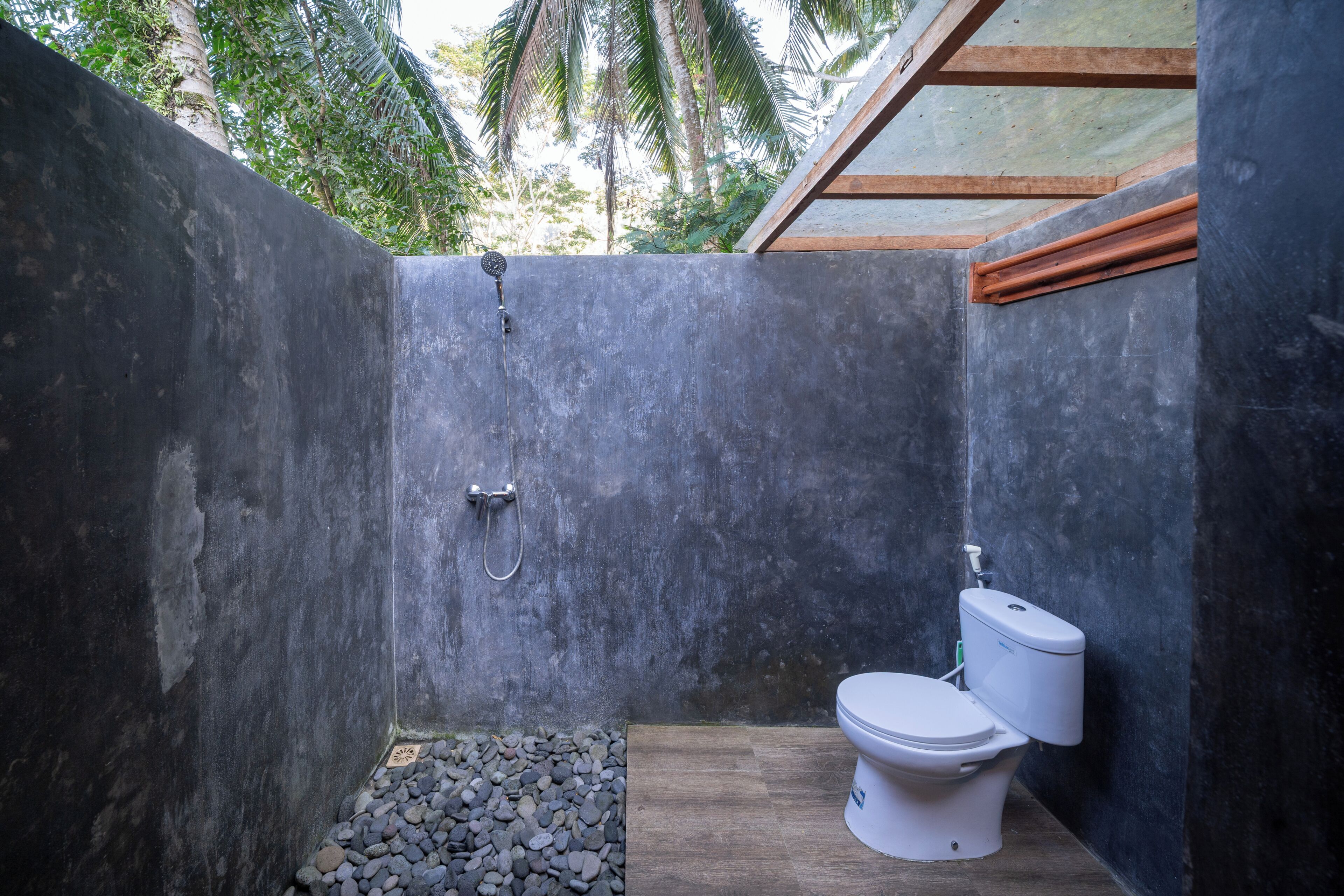 Superior Room | Bathroom | Shower, towels, soap, shampoo