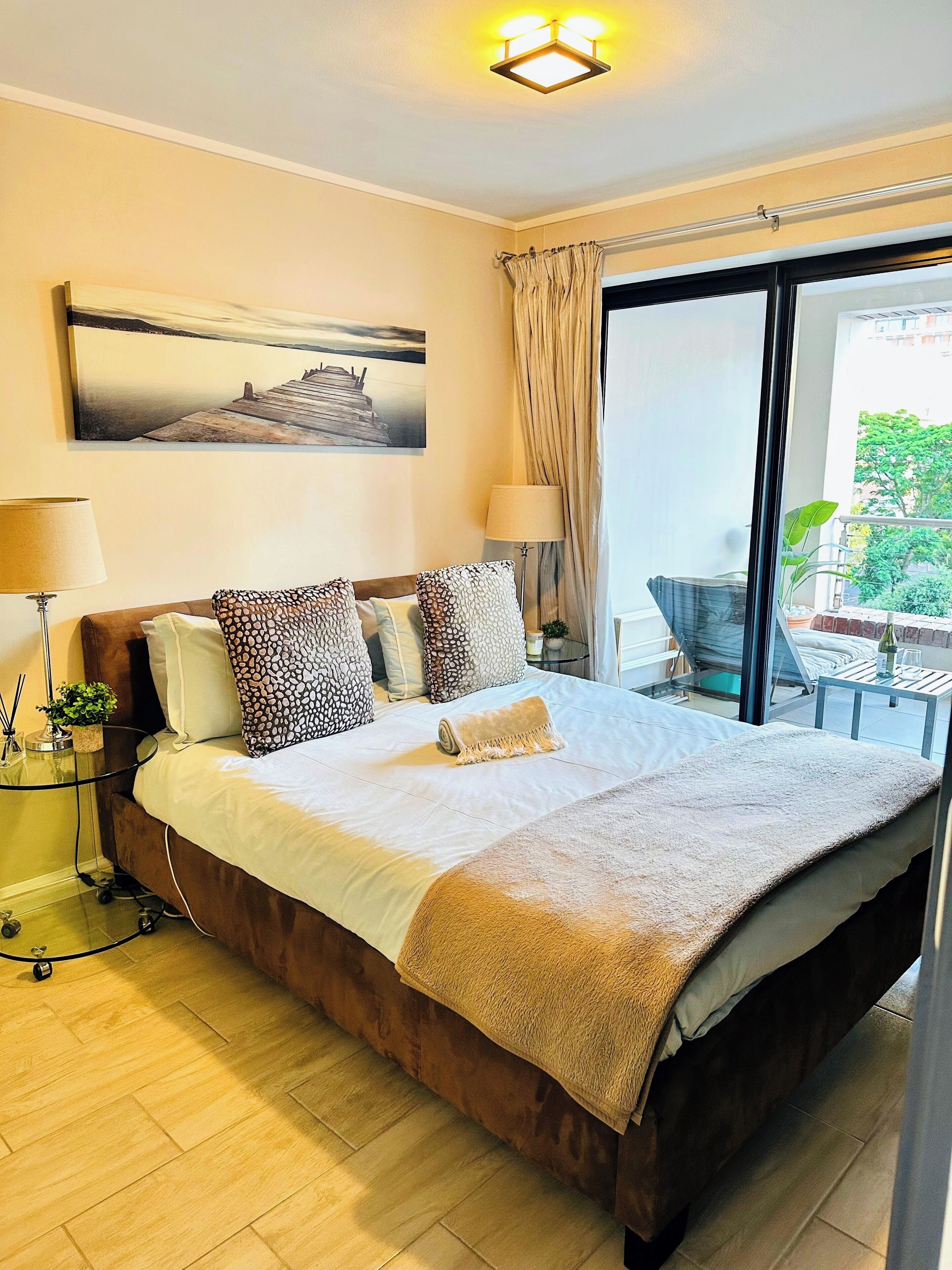 2 chambres, bureau, fer et planche à repasser, accès au Wi-Fi (inclus)