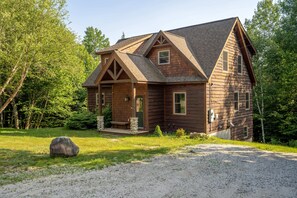 Exterior - Peak and Pine Hideway / Hot Tub & Arcade (Bethel)
