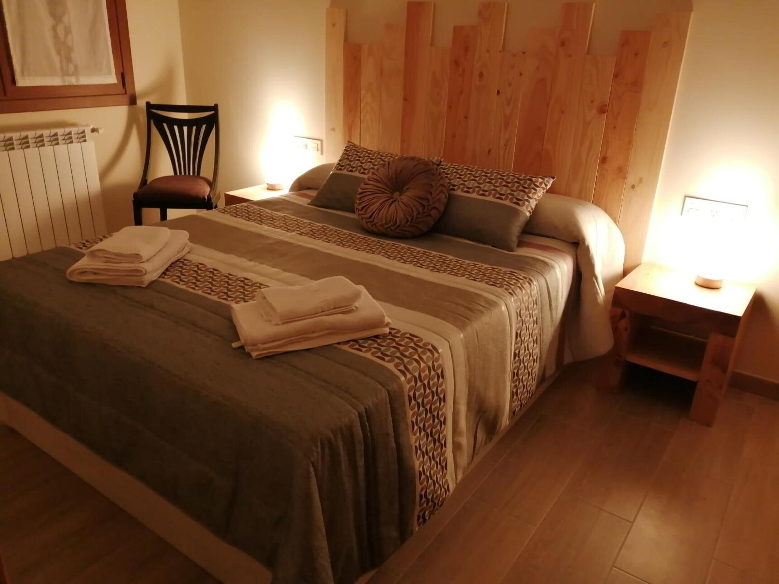 4 bedrooms, iron/ironing board, bed sheets