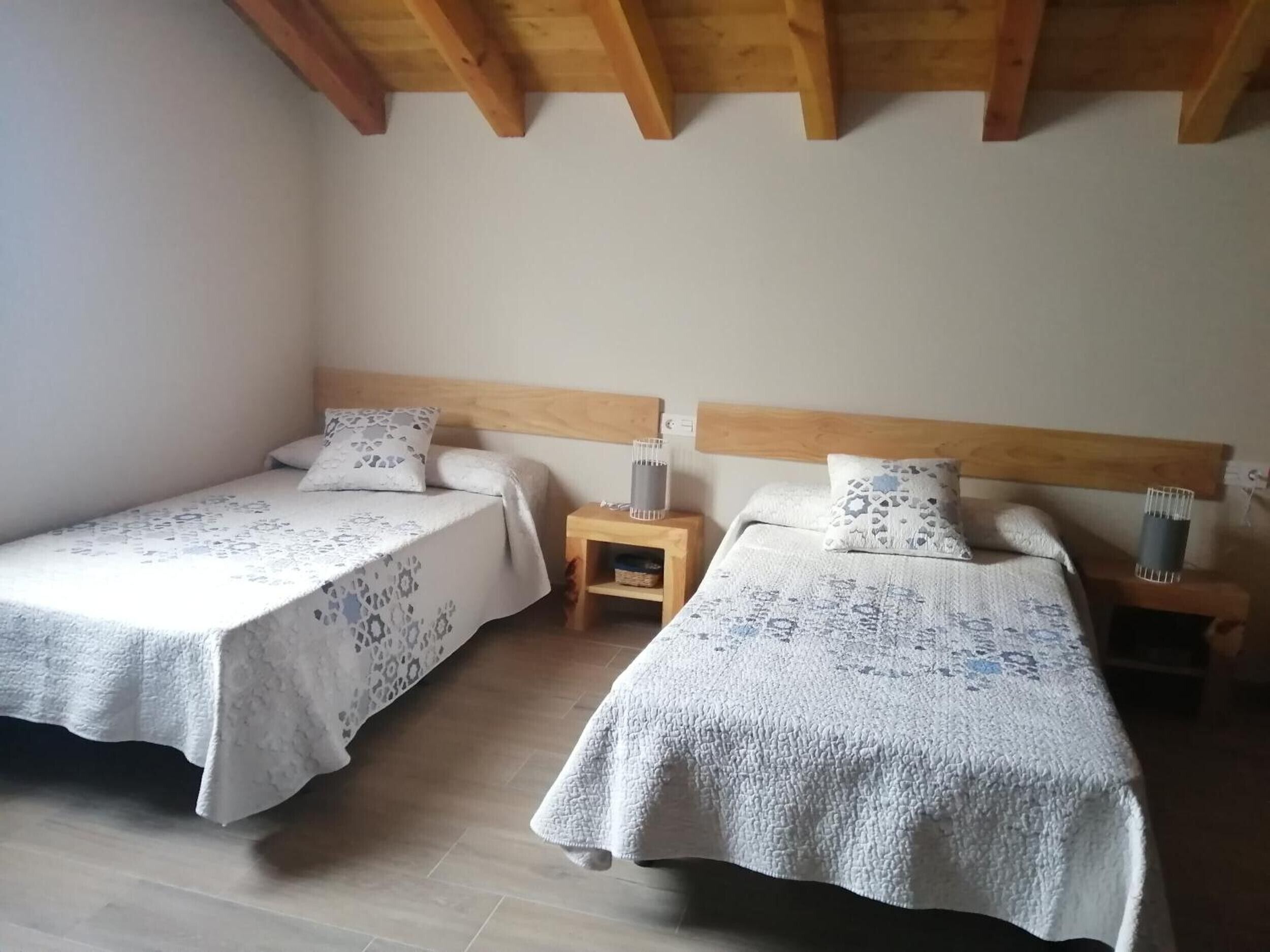 4 bedrooms, iron/ironing board, bed sheets