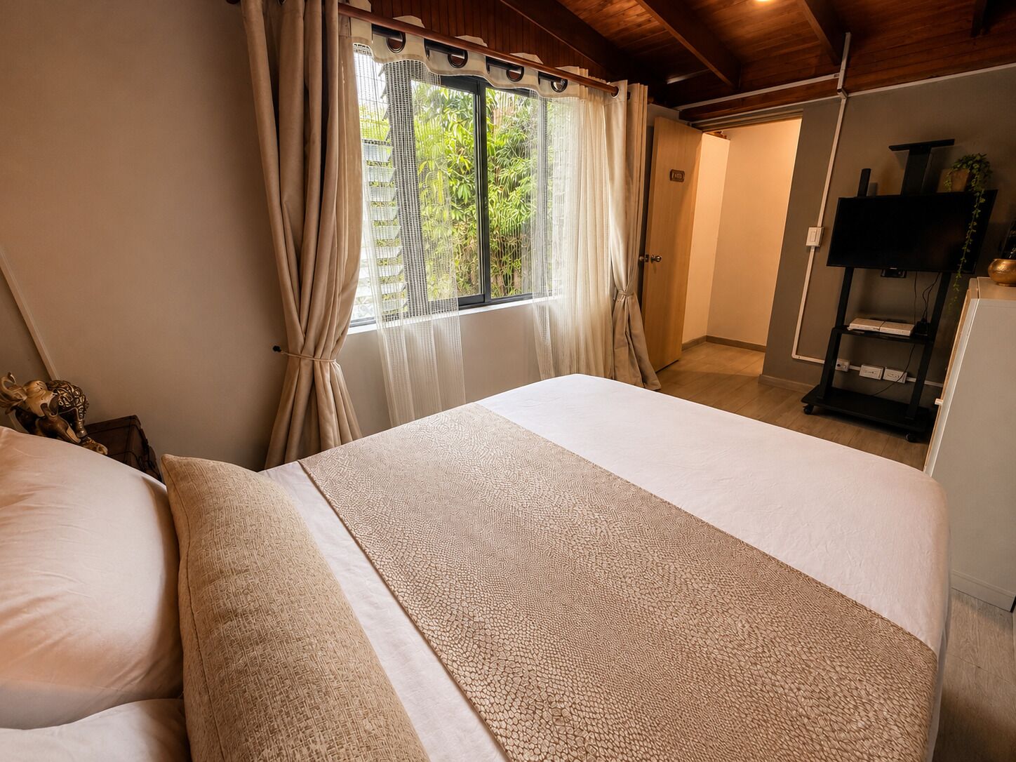 Comfort Double Room, Garden View | Free WiFi, bed sheets