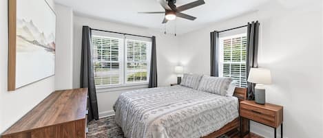 3 habitaciones, tabla de planchar con plancha, wifi y ropa de cama