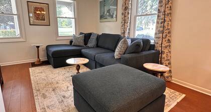 The Darling Duplex North Apartment 6 guests. 2 bedrooms. 1.5 bathrooms.