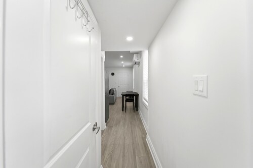 Bright Renovated 1BR Suite · Monthly Stays · 5 Min to Downtown & Hospital