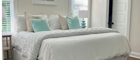 3 habitaciones, tabla de planchar con plancha, internet y ropa de cama