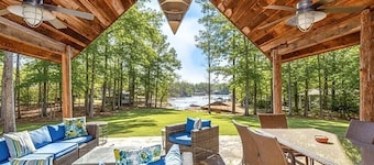 Tranquil 4-bedroom house with dock on Lake Martin