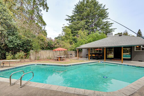 Sacramento Family Escape w/ Yard & Greenhouse!