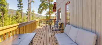 Stunning Views! Rockies Retreat w/ Wraparound Deck