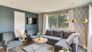 House (3 Bedrooms) | Front of property