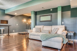 A living room with a sofa, a television, and a lamp. - Treehouse Views! Walking Distance to IMS (Indianapolis)