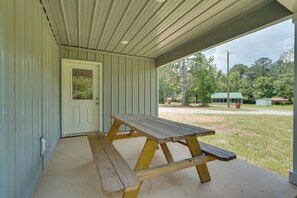House (3 Bedrooms) | Interior - < 1 Mi to Broad River Campground! Rural Retreat (Tignall)