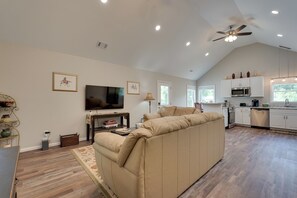 House (3 Bedrooms) | Interior - < 1 Mi to Broad River Campground! Rural Retreat (Tignall)