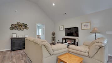 House (3 Bedrooms) | Front of property