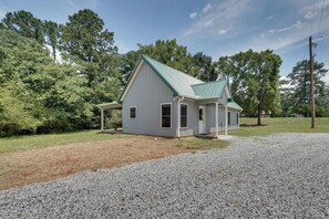 House (3 Bedrooms) | Interior - < 1 Mi to Broad River Campground! Rural Retreat (Tignall)
