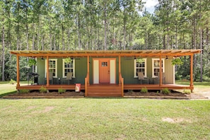 Interior - Cabin is 2 Miles From Bogue Chitto State Park (Franklinton)