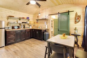 Interior - Cabin is 2 Miles From Bogue Chitto State Park (Franklinton)