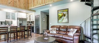 Ozark Barndo Near Bella Vista: Bike, Float & Grill