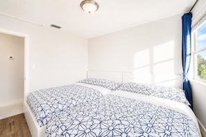 3 bedrooms, desk, iron/ironing board, travel crib