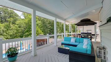 Apartment (4 Bedrooms) | Front of property