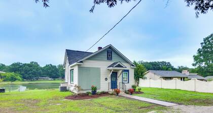 Cedar Pines Lake Views! Charming Waterfront Home
