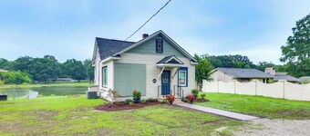 Cedar Pines Lake Views! Charming Waterfront Home