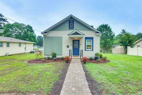 Cedar Pines Lake Views! Charming Waterfront Home