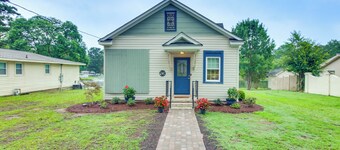 Cedar Pines Lake Views! Charming Waterfront Home
