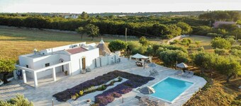 Trullo avec piscine dans la campagne des Pouilles