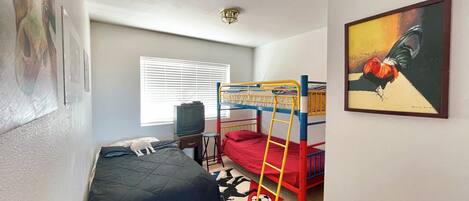 3 bedrooms, WiFi, bed sheets