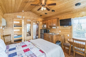 Room - Studio Cabin - The Studio Cabin sleeps a maximum of 4 and features a full bathroom.  (Durango)