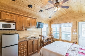 Fridge, microwave - Studio Cabin - The Studio Cabin sleeps a maximum of 4 and features a full bathroom.  (Durango)