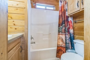 Bathroom - Studio Cabin - The Studio Cabin sleeps a maximum of 4 and features a full bathroom.  (Durango)