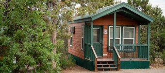 Studio Cabin - The Studio Cabin sleeps a maximum of 4 and features a full bathroom.