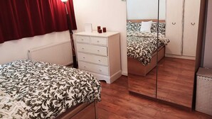 1 chambre, fer et planche à repasser, Wi-Fi gratuit, draps fournis