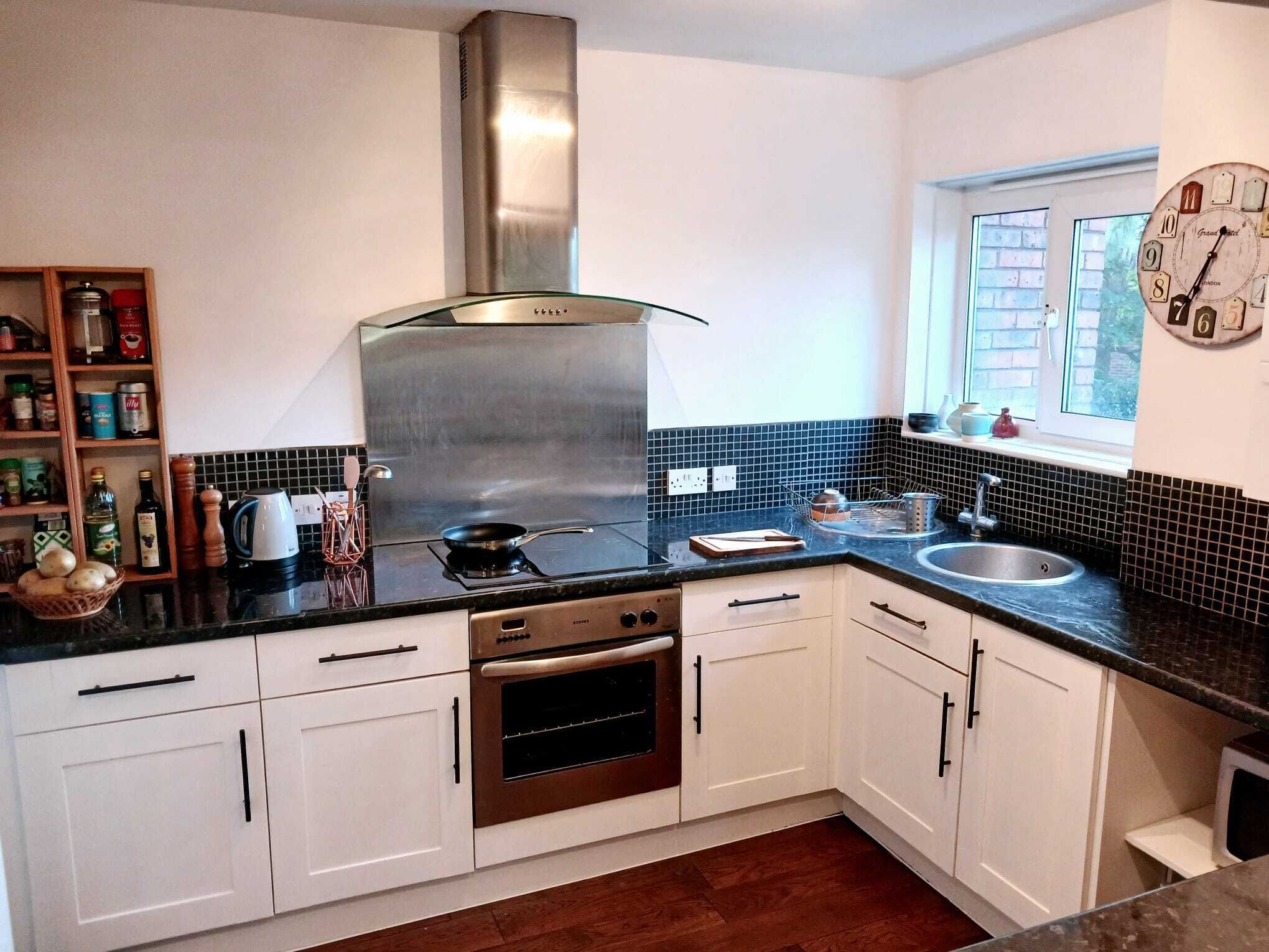 Coffee/tea maker, fridge, microwave, oven
