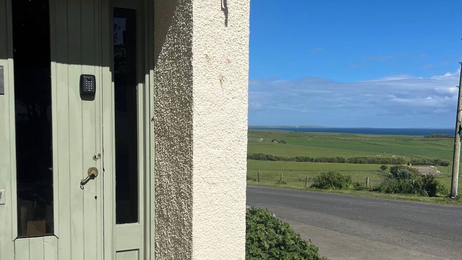 Cottage Sleeps 9 With Sea Views and Parking